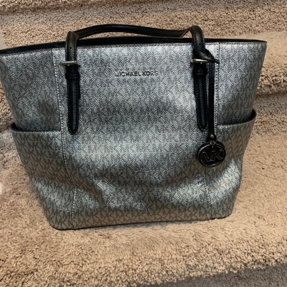 MICHAEL KORS PURSE - Picture 1 of 5